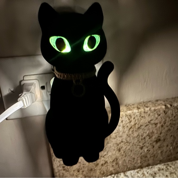 NWT. Bath & Body Works. Fancy black Cat Nightlight
Wallflowers Fragrance Plug. - Picture 3 of 13